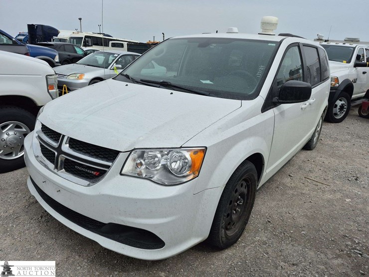2020-dodge-grand-caravan-sxt-image-1