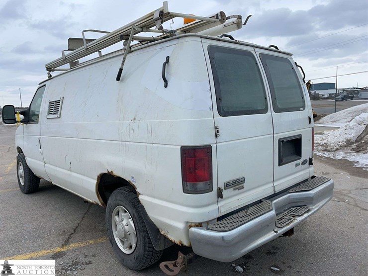 2012-ford-cargo-image-7