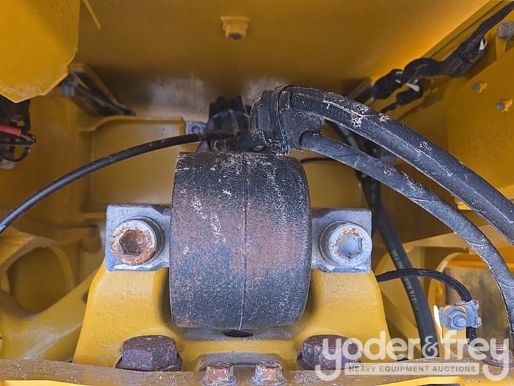 2022-deere-260e-image-70