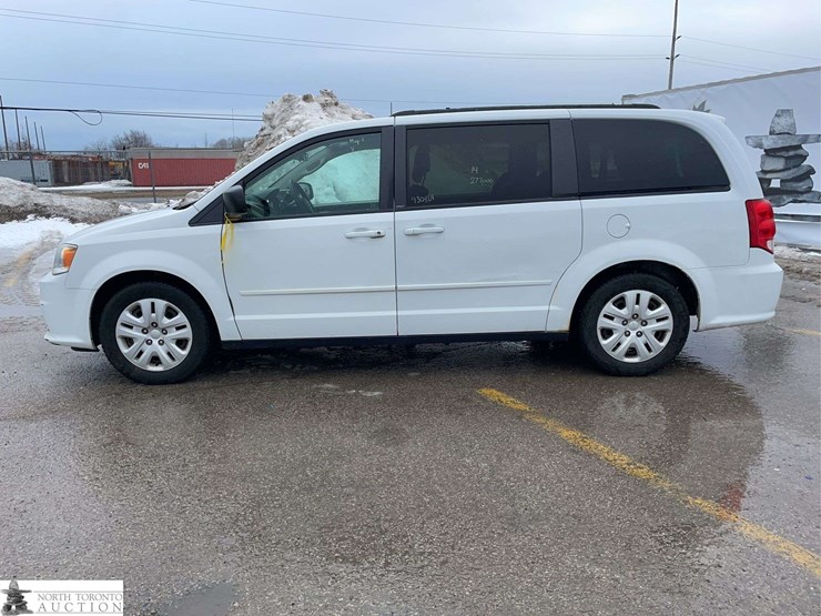 2014-dodge-grand-caravan-sxt-image-8