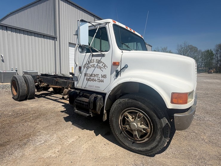 1990-international-4900-image-2