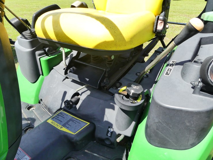 2014-john-deere-1025r-image-11