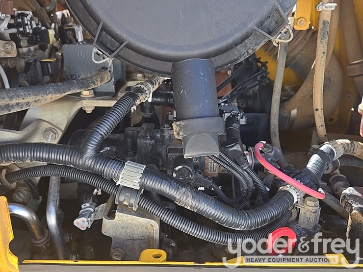 2023-komatsu-d61px-24-image-55