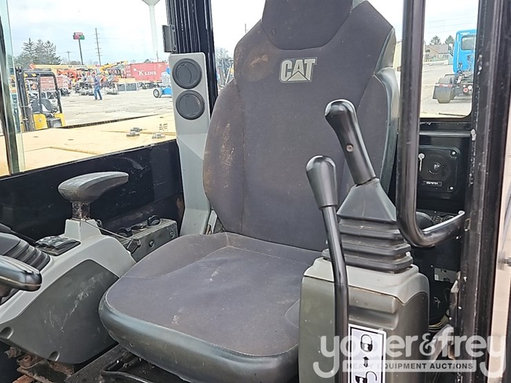 2018-caterpillar-305.5-image-45