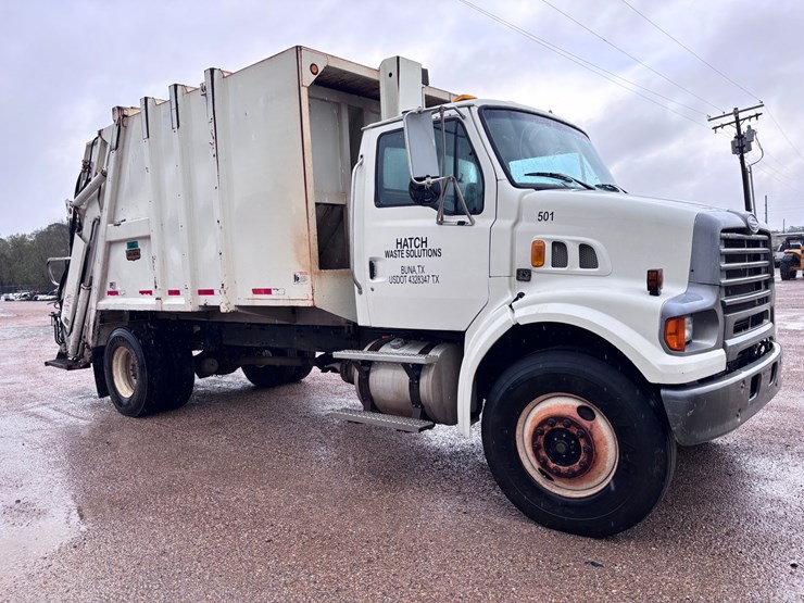 2009-sterling-l7500-image-3