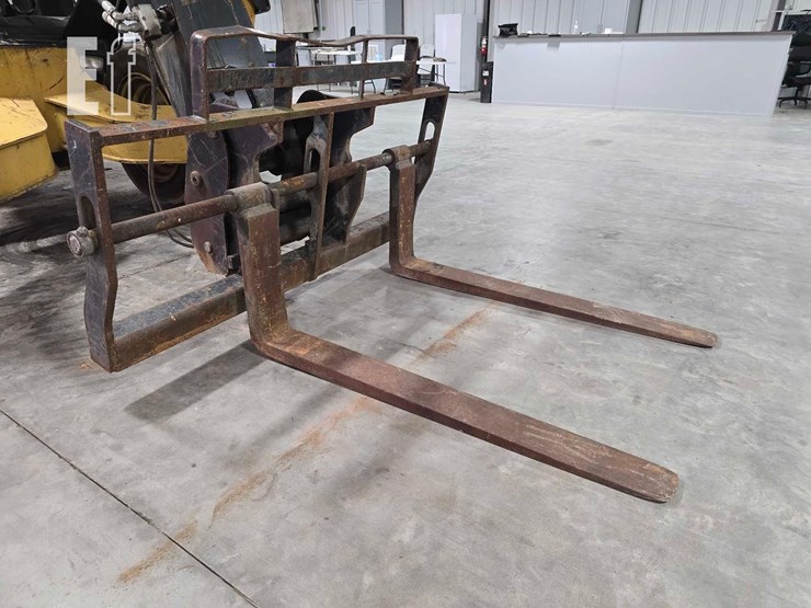 2013-caterpillar-tl943c-image-10