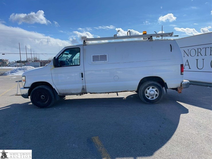 2011-ford-cargo-image-8