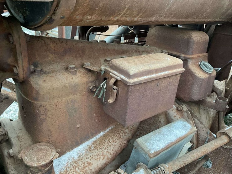 fordson-with-mounted-gleaner-combine-image-20