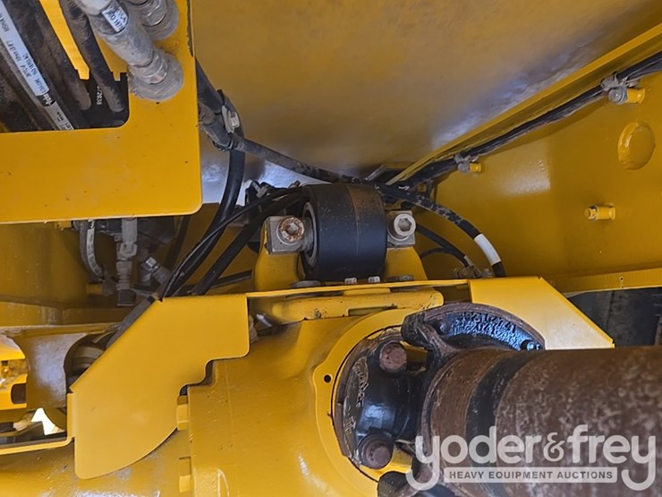 2022-deere-260e-image-65