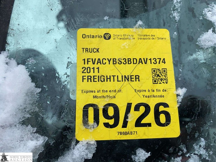 2011-freightliner-m2-106-image-48