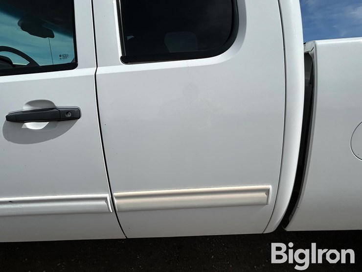 2011-chevrolet-silverado-2500-lt-image-18