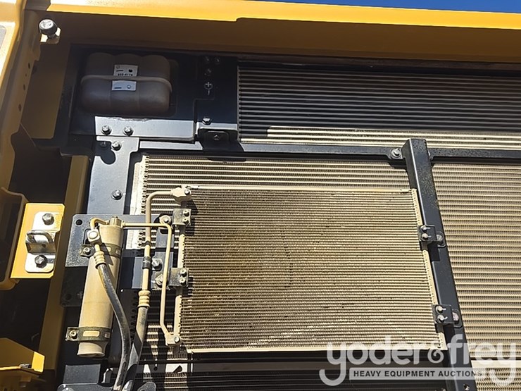 2019-caterpillar-336-image-42