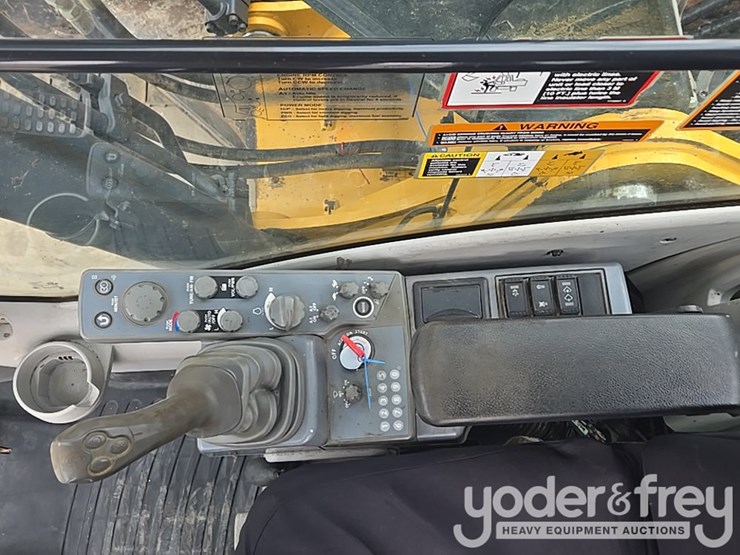 2017-deere-210g-lc-image-133