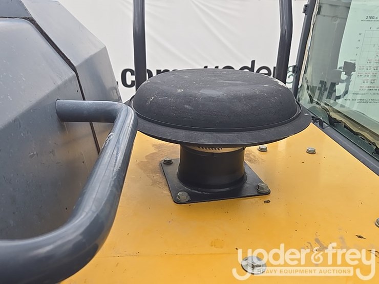 2017-deere-210g-lc-image-105