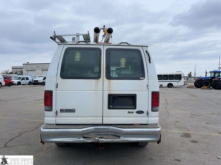 2010-ford-cargo-image-6