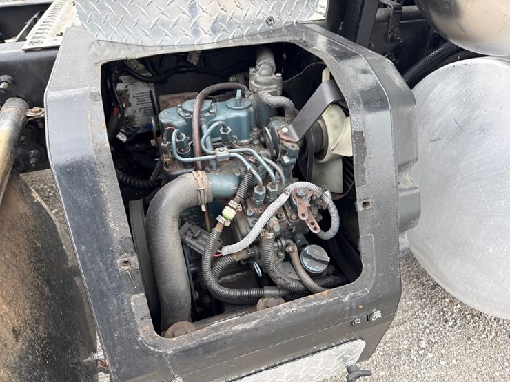 #31952-•-2010-volvo-vnl-tandem-axle-truck-tractor-image-22