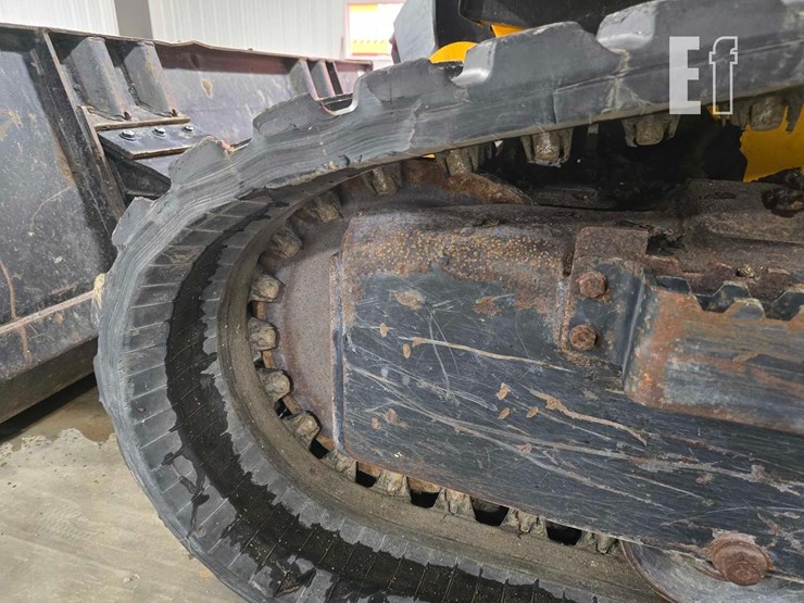 2021-jcb-3ts-8t-image-23