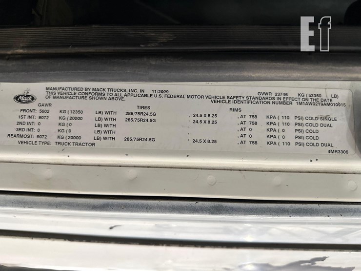 2010-mack-pinnacle-cxu613-image-37