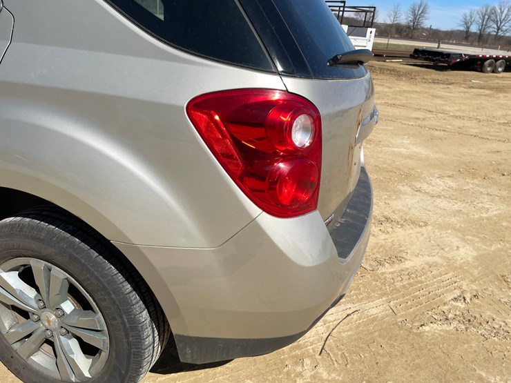 2013-chevrolet-equinox-image-24