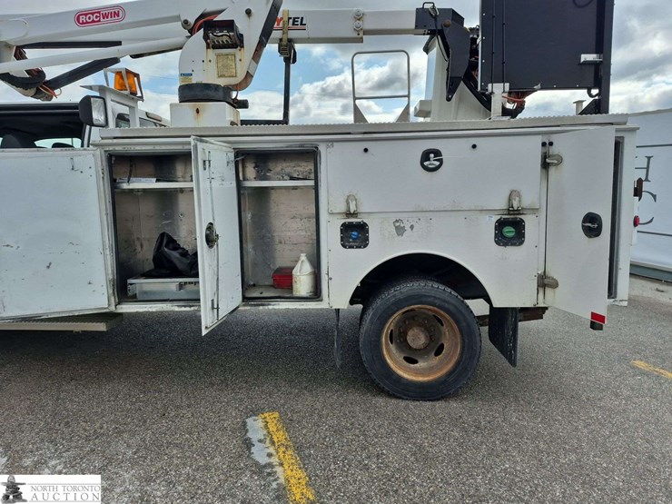 2011-ford-f550-image-23