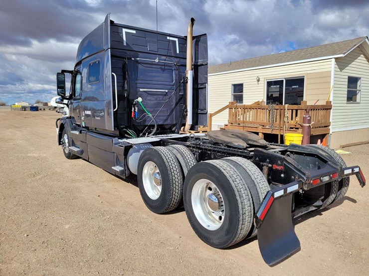 2018-volvo-vnl-conventional-new-generation-image-9
