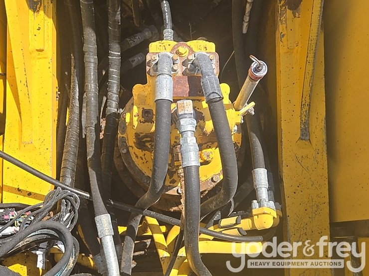 2015-komatsu-pc490-lc-11-image-125