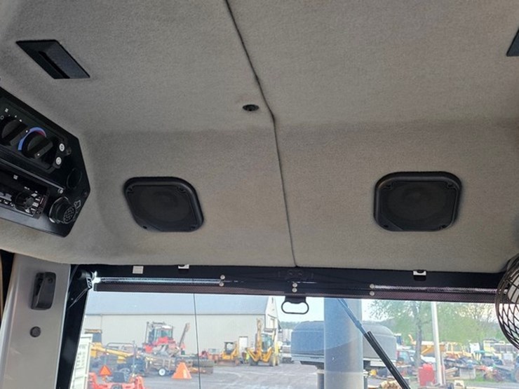 2020-caterpillar-140-image-68