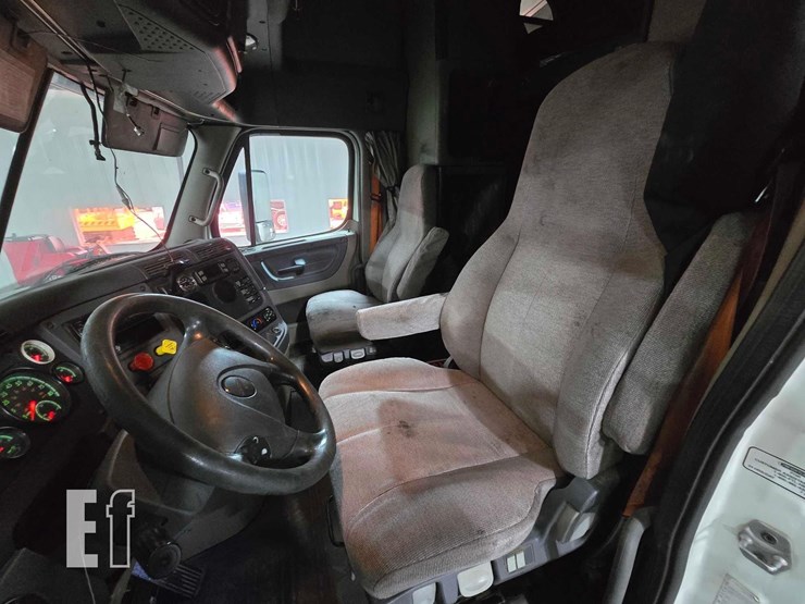 2016-freightliner-cascadia-125-image-9