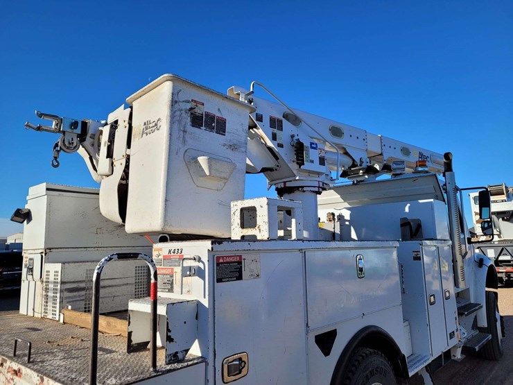 2014-freightliner-m2-106-image-6