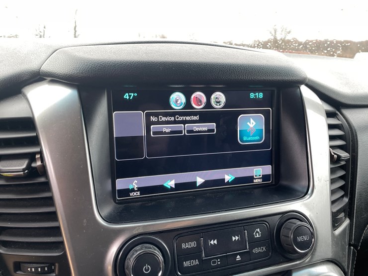 2015-chevrolet-suburban-image-75