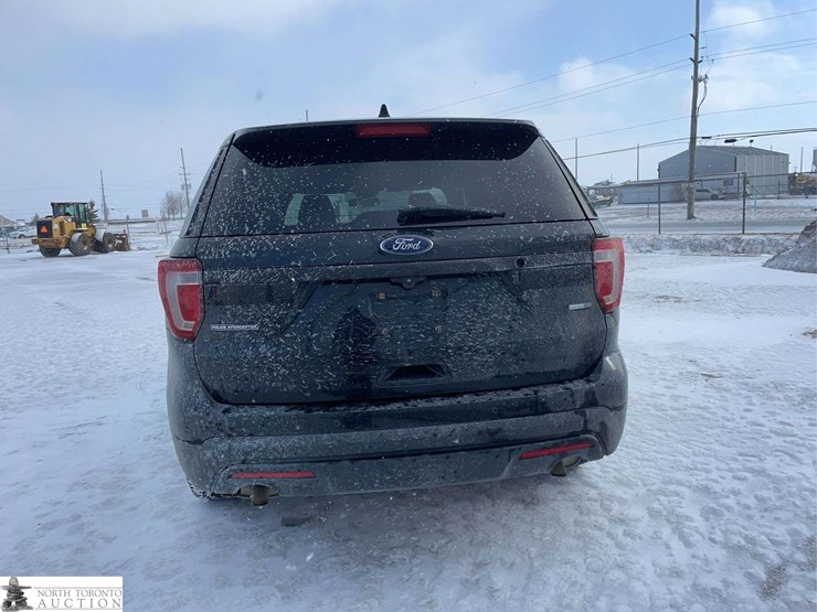 2017-ford-explorer-image-6