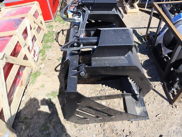 future-skid-steer-wood-grabber-image-3