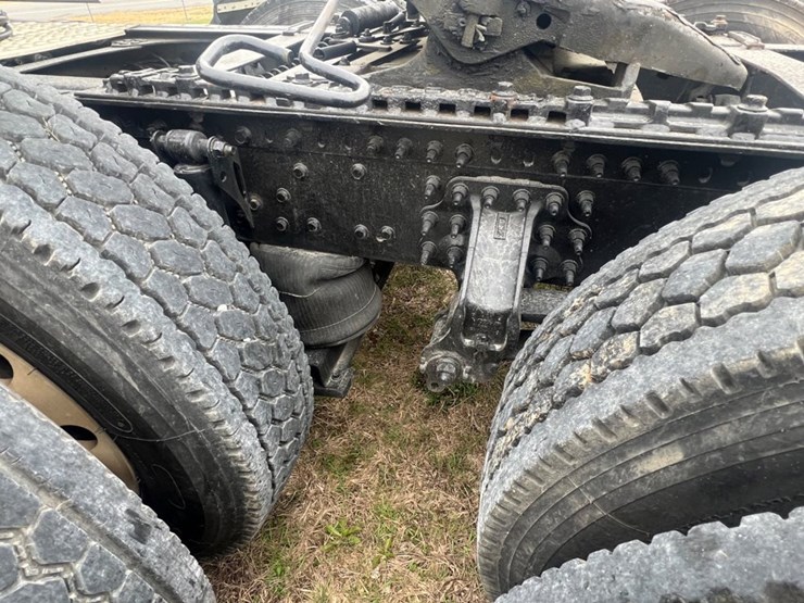 #31955-•-2012-volvo-vnl-tandem-axle-truck-tractor-image-16