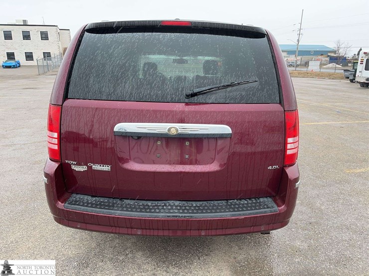 2008-chrysler-town-&-country-image-6