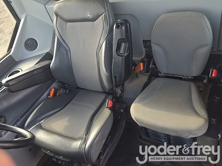 2022-deere-260e-image-115