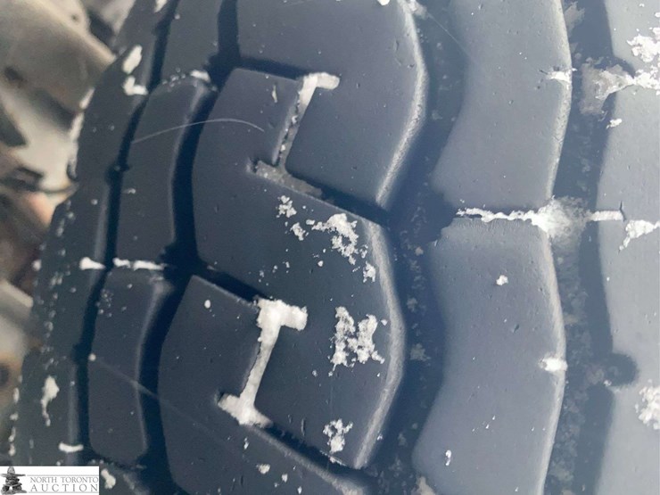 2010-isuzu-nqr-image-36