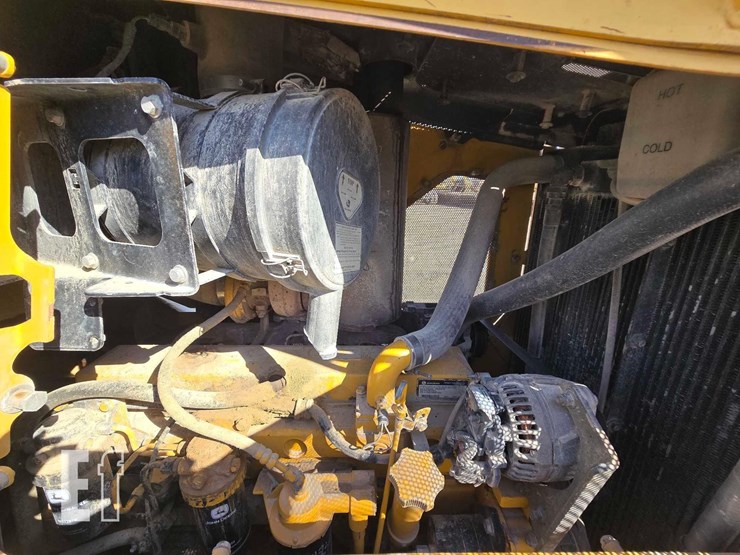 2006-deere-750j-image-23