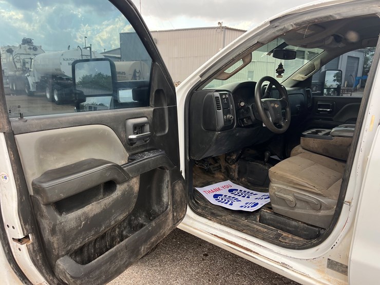 2016-chevrolet-silverado-2500hd-image-14