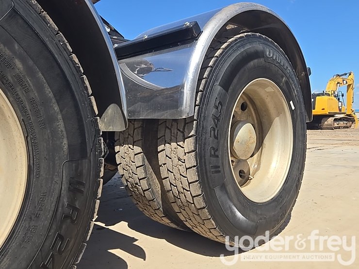 2014-kenworth-t880-image-17