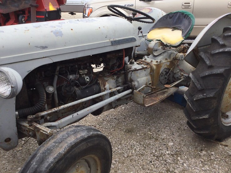 1949-ford-tractor-image-3