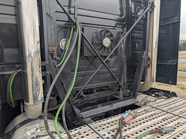 #31951-•-2015-volvo-vnl-tandem-axle-truck-tractor-image-18