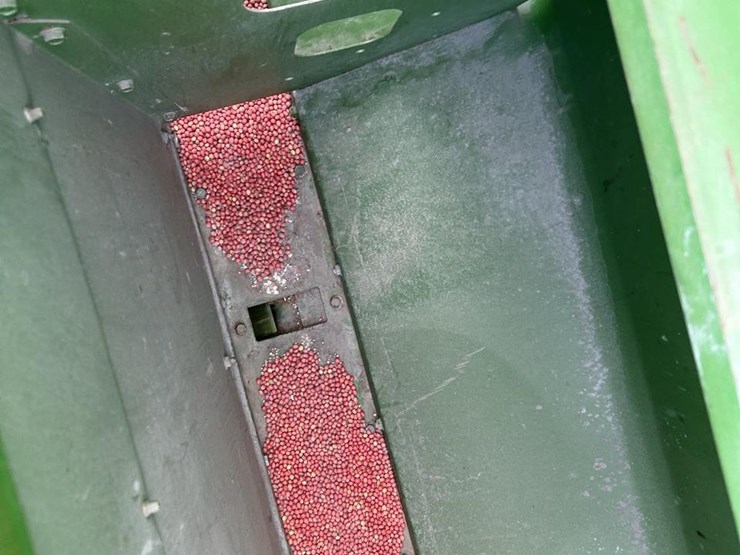 2004-john-deere-1590-image-30