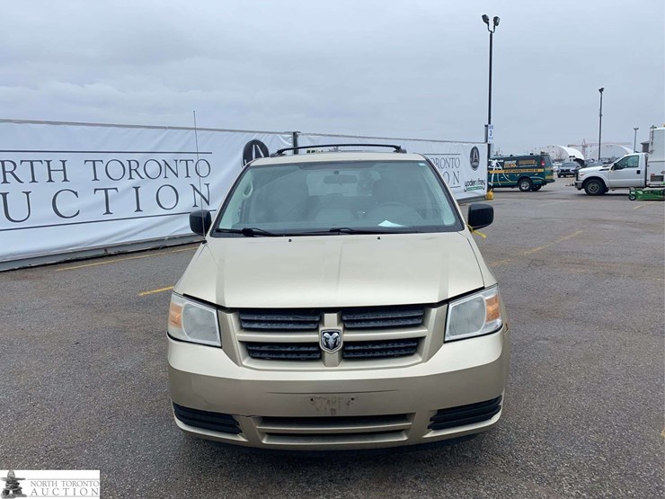 2010-dodge-grand-caravan-se-image-2