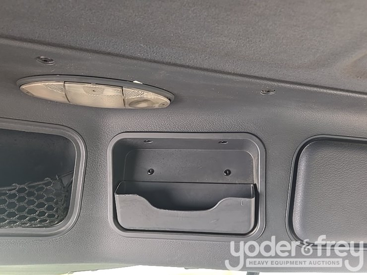 2014-freightliner-cascadia-113-image-111