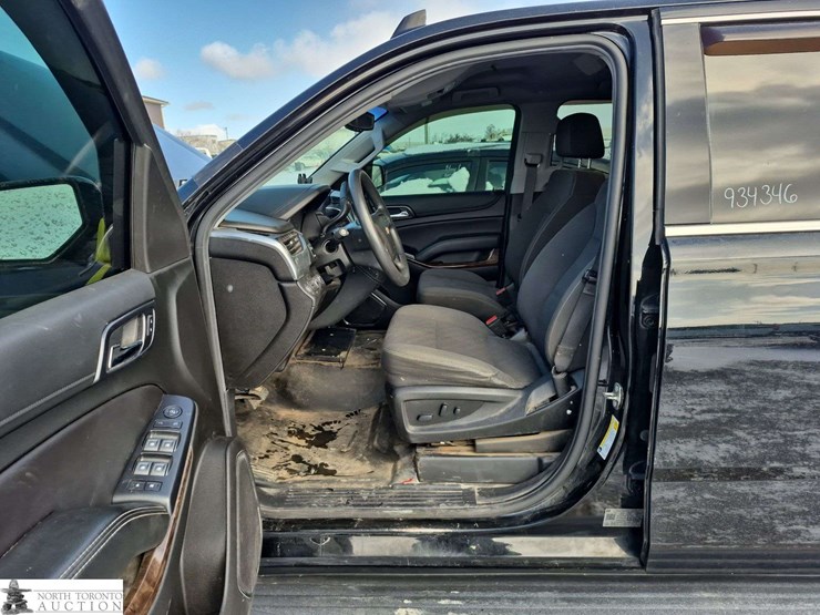 2018-chevrolet-suburban-image-12