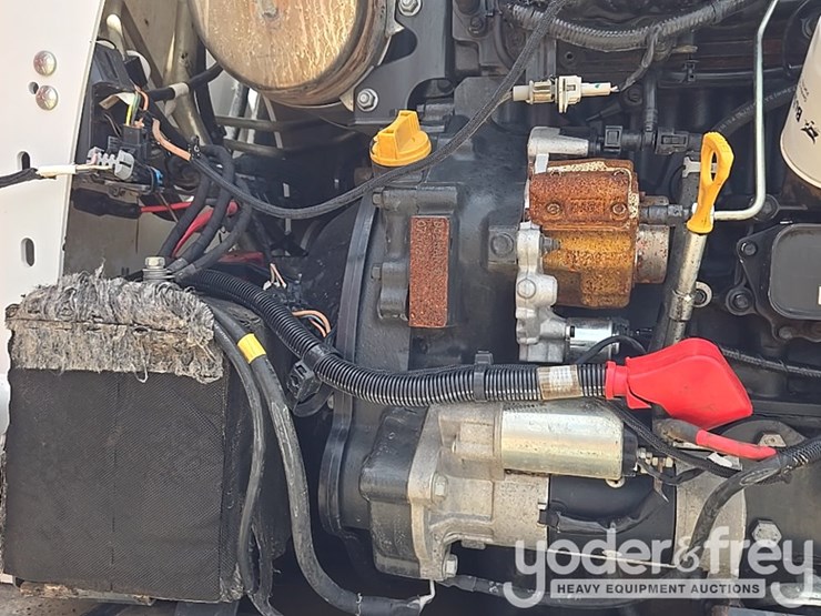 2021-bobcat-t740-image-47