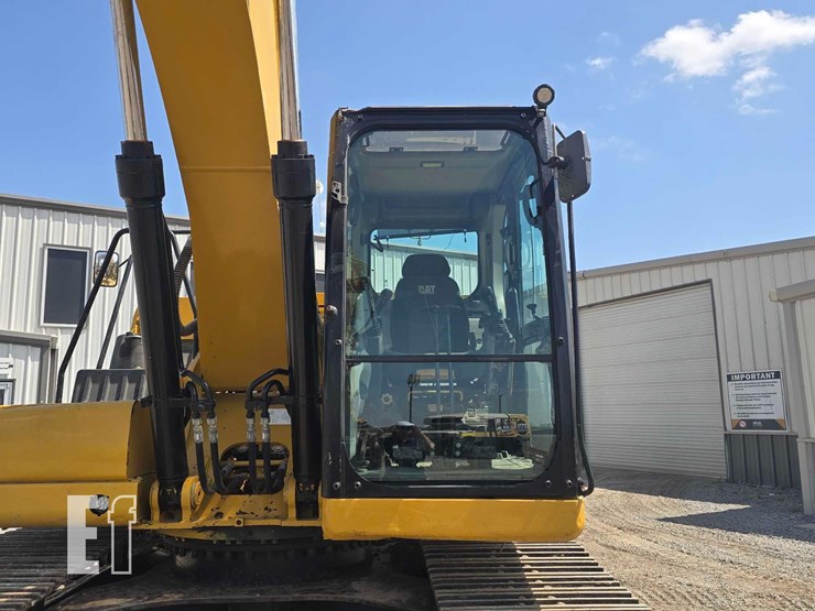 2019-caterpillar-320-image-13