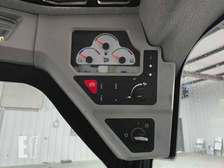 2021-jcb-3ts-8t-image-18