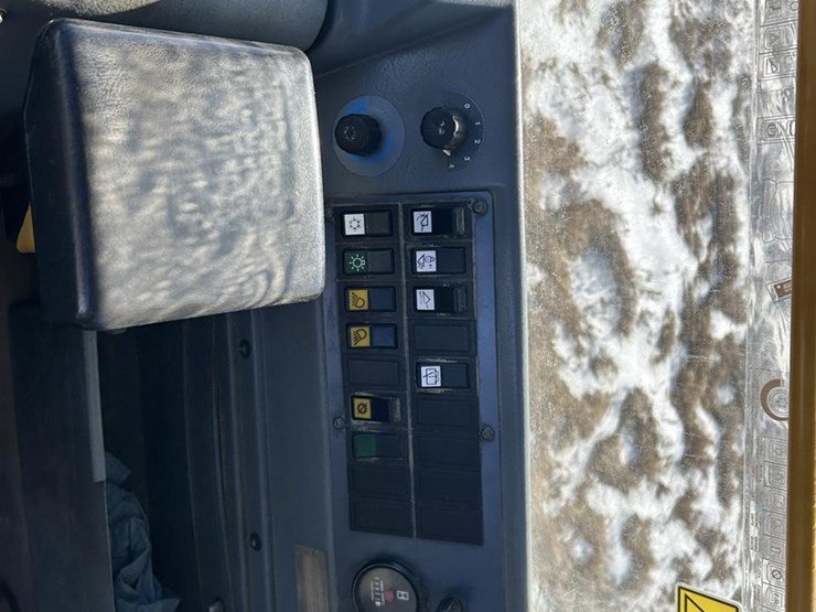 1997-volvo-l90c-image-36