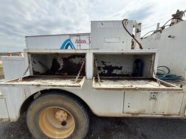 #31721-•-1989-mack-r690t-single-axle-fuel-truck-image-35